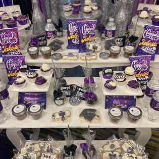 GRAD PURPLE-Filled Personalized Party Favors- 1 Dozen/ 1 Docena de Snacks Personalizados Rellenos