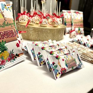 LUAU -Filled Personalized Party Favors- 1 Dozen/ 1 Docena de Snacks Personalizados Rellenos